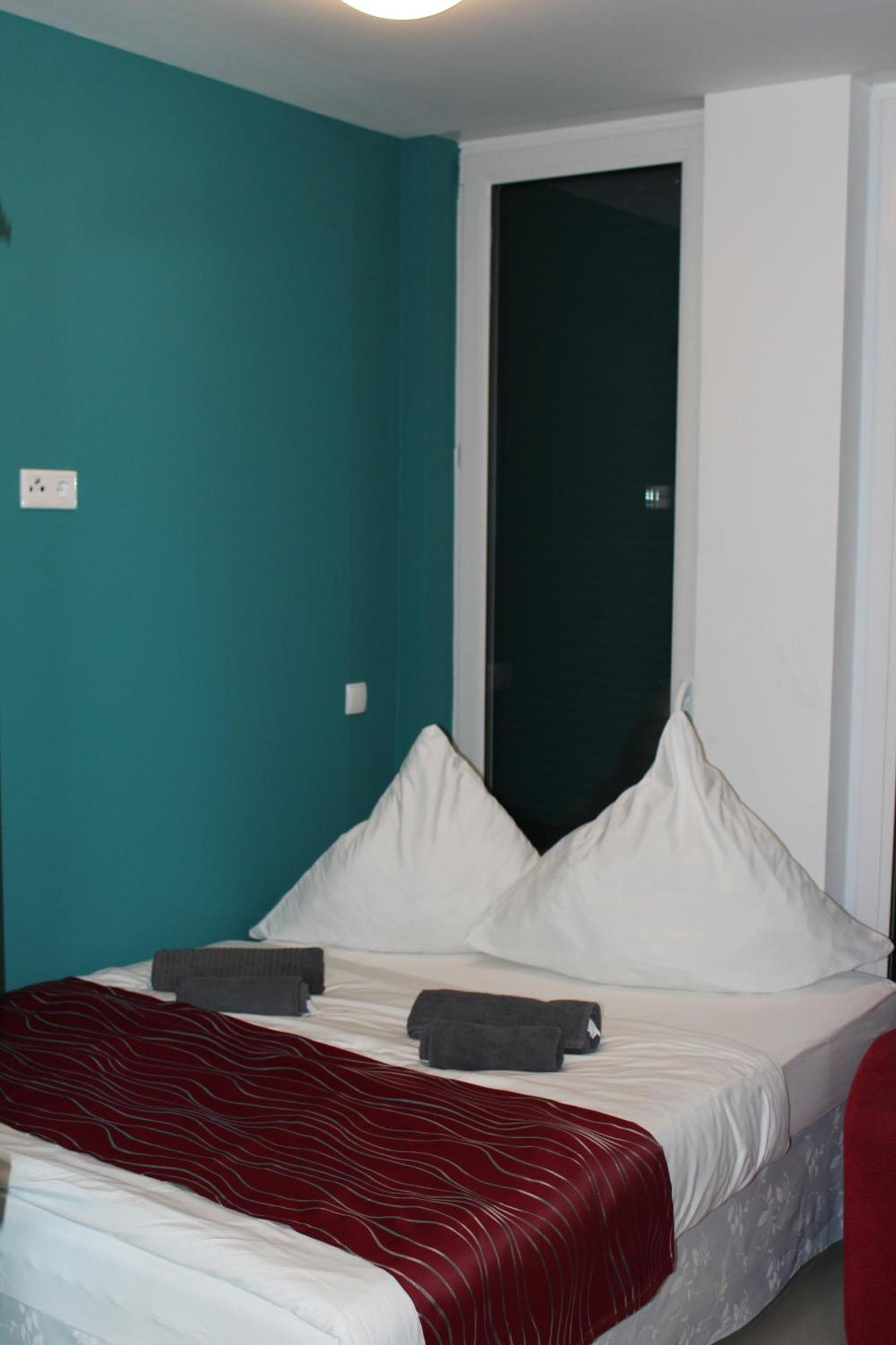Momomotel - Self Check-In Hotel Am Stadion Köln Dış mekan fotoğraf