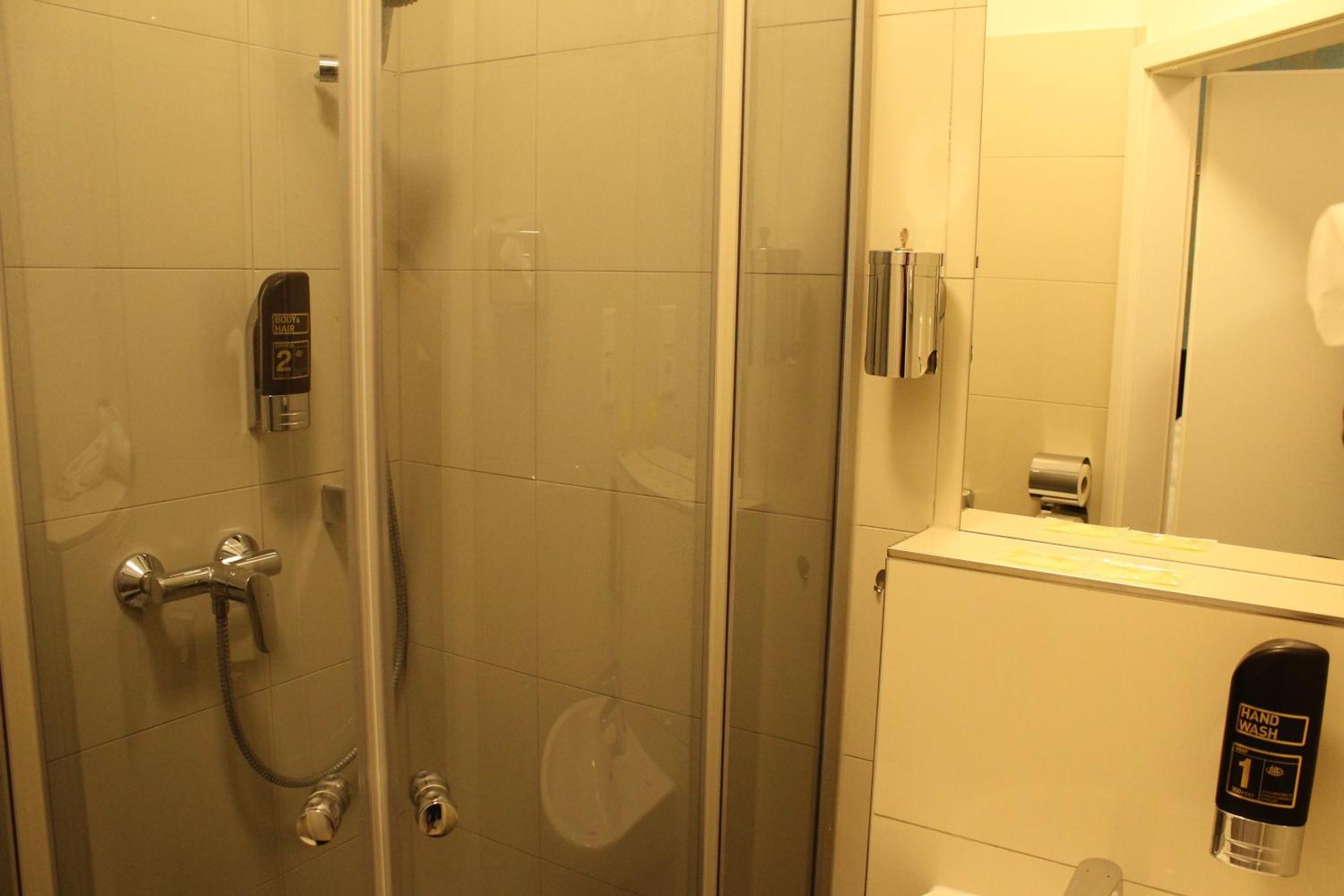Momomotel - Self Check-In Hotel Am Stadion Köln Dış mekan fotoğraf